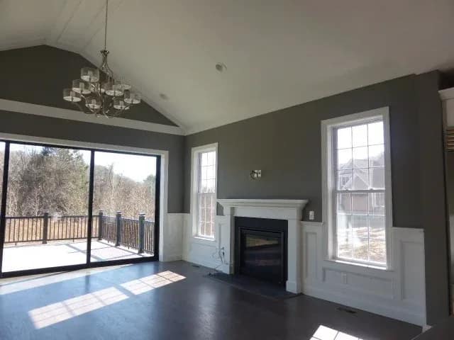 traditional fireplace mantel millwork